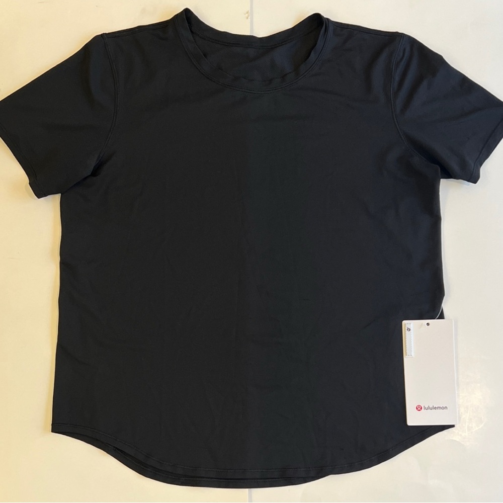 lululemon athletica Women’s Classic Black Short Sleeve Tee in size medium